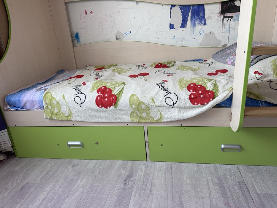 Кровать двухъярусная