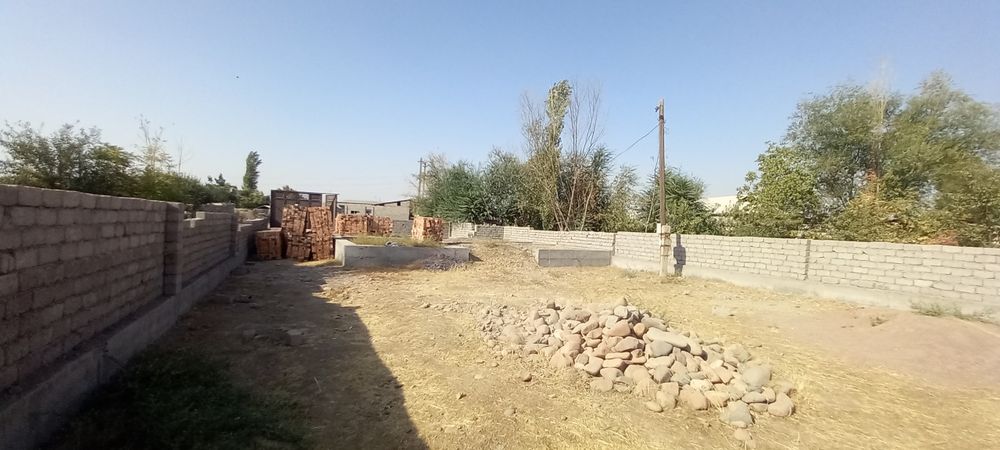 Узим богда 6сотих учаска сотилади 1 сотхи 2000$