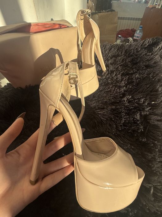 Лачени токчета с платформи