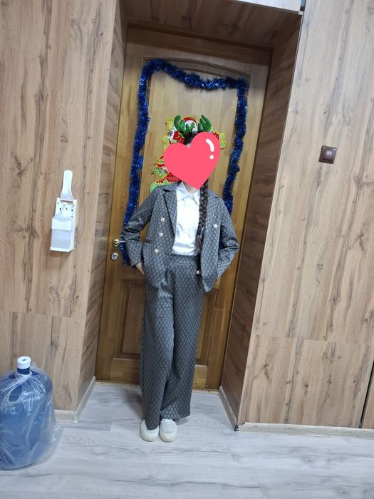 Брючный костюм  для девочки . Качество отличнре