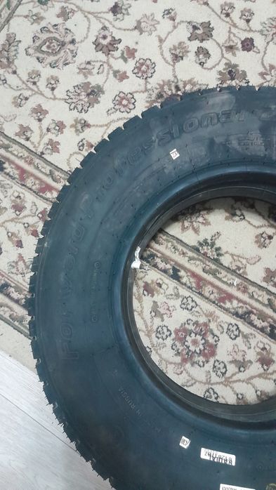 Продам комплект шин на Уаз