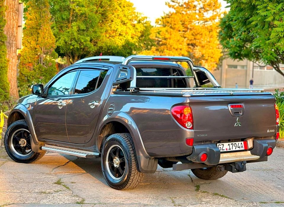 - IMPECABIL Mitsubishi L200 2.5Di-D178cp 2015 EURO 5 LIMITED EDITION Full