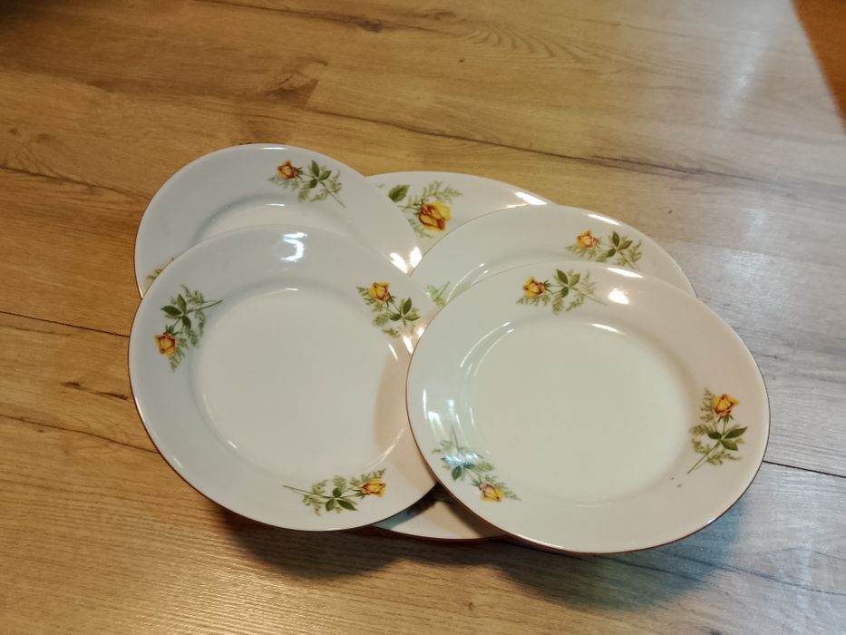 порцеланови чинии