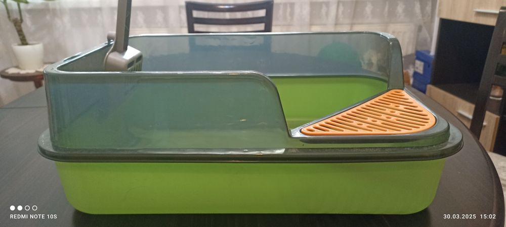 Котешка тоалетна и фонтан.