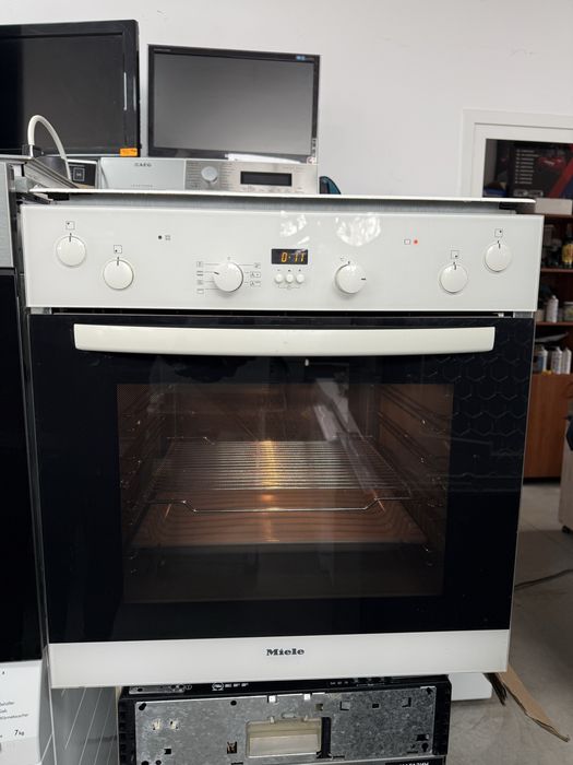 Фурна и плот за вграждане Miele