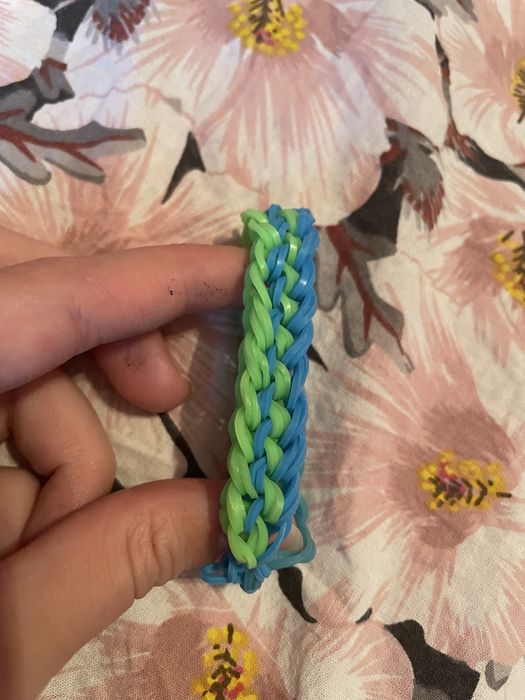 Браслеты,фигурки и брелки