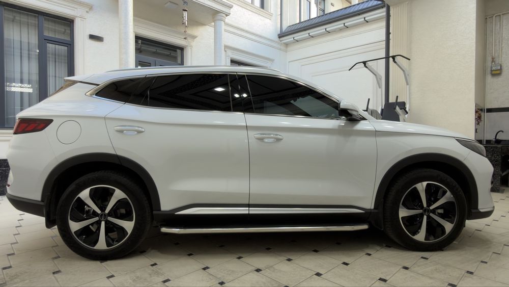 BYD Song Plus DM-i AWD 2024 год Белый жемчуг