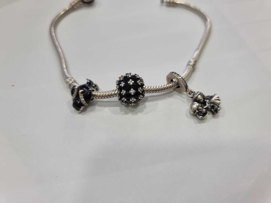 Дамска сребърна гривна Pandora с елементи