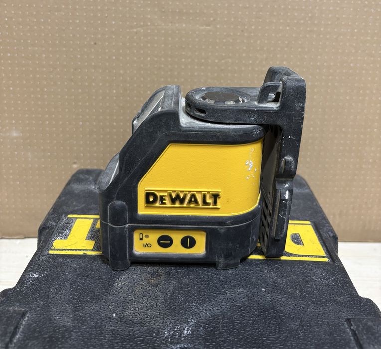 MDM vinde: Nivela laser Dewalt DW088.