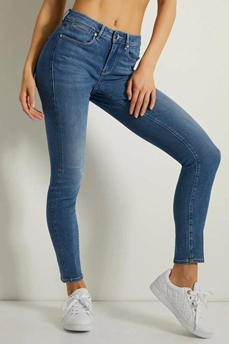 2 броя дамски дънки Guess