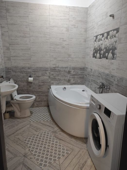 Inchiriez garsoniera compartimentata Militari Residence