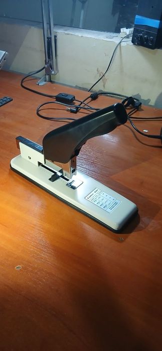 Stepler (Степлер на 100 листов)