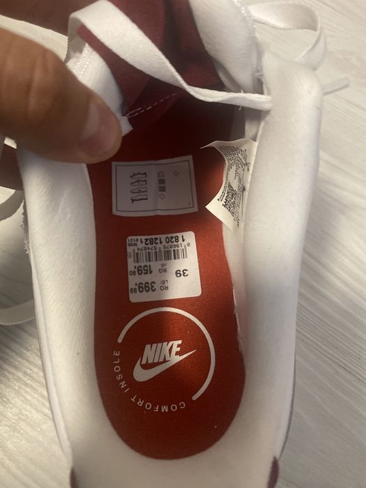 Adidasi nike noi