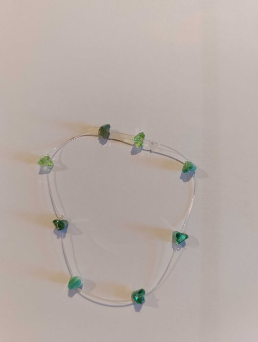 Невидима гривна с кристали