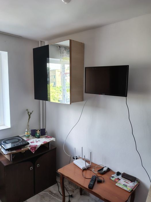 Vând camera 10 mp ² renovată zona Jumbo str Vlădiceni nr14