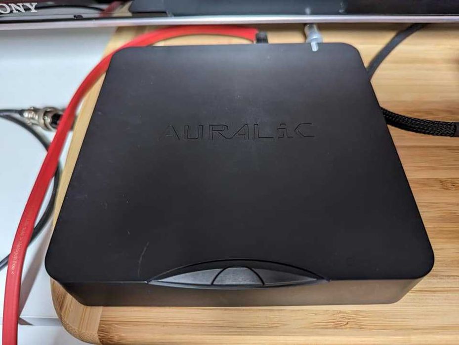 Streamer Auralic Aries Mini + sursă liniară Auralic