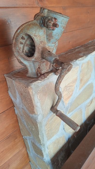 Вила за сено 3 и 4 рога.Сърпове.Роначка за царевица.