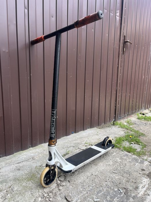 Vand trotineta profesionala freestyle