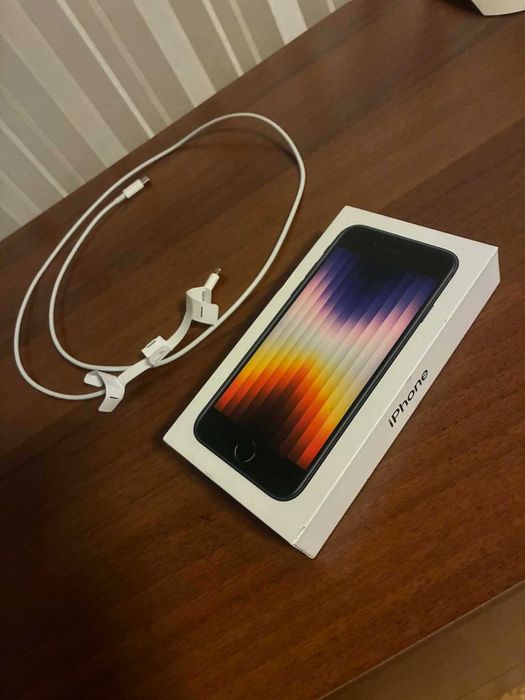 iPhone SE 3 128GB – Много добро състояние, батерия 88%