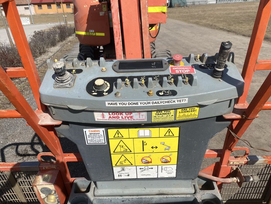 De inchiriat nacela cu brat 4x4 JLG 450 AJ