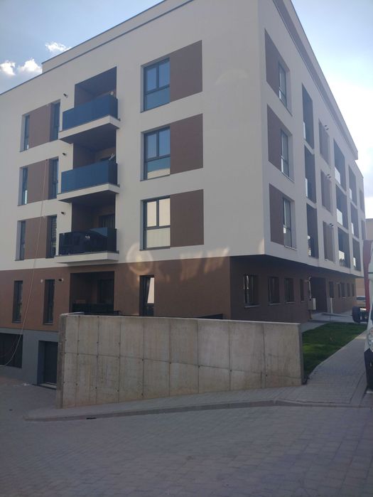 Închiriez apartament sau birou