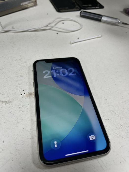 продам айфон 11 128