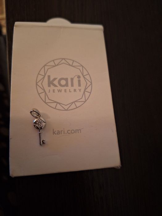 Продам кольцо женское серебро