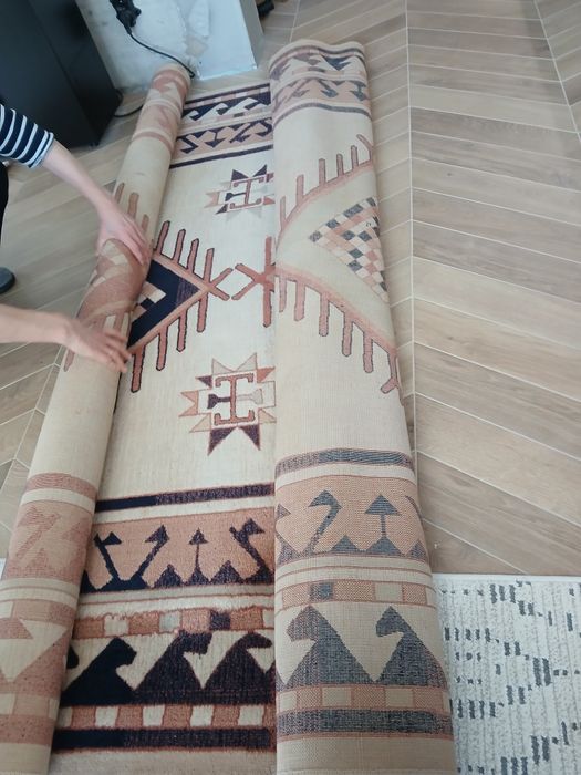 Продавам вълнен персийски килим