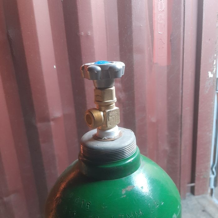 Баллоны углекислота...