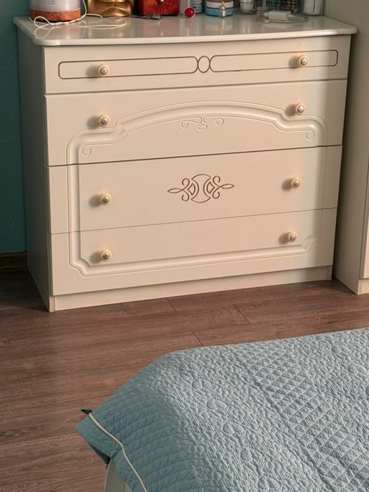 Продаю спальный гарнитур