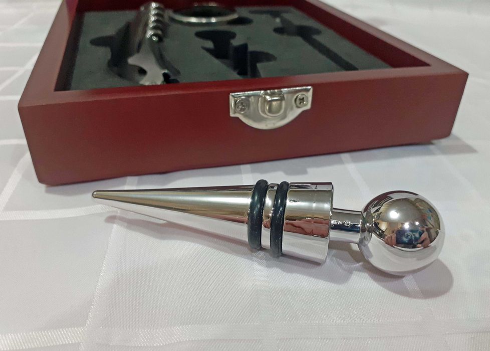 Комплект шах с аксесоари за вино