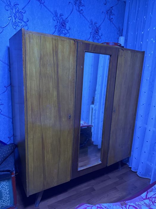 Продам спальный шкаф
