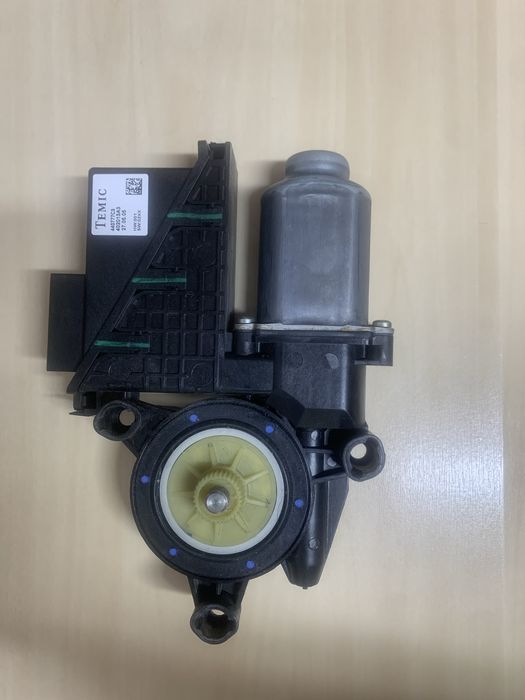 Motoras geam electric dreapta spate Skoda Fabia 1 / VW Polo 6Y0959802