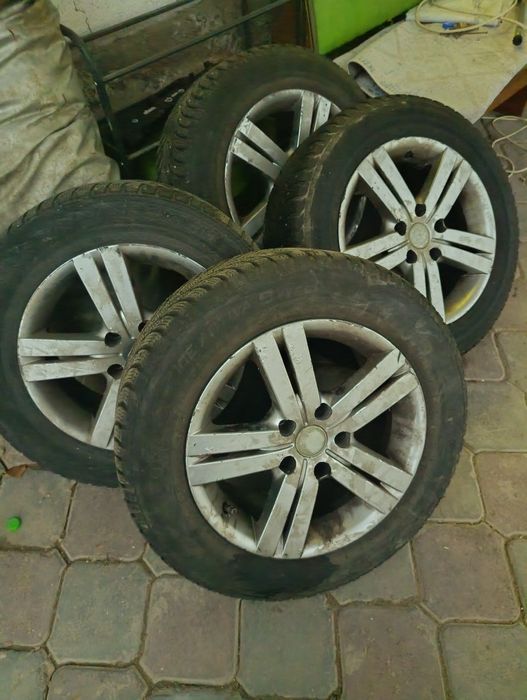 Продам диск с резинои,215,60,16