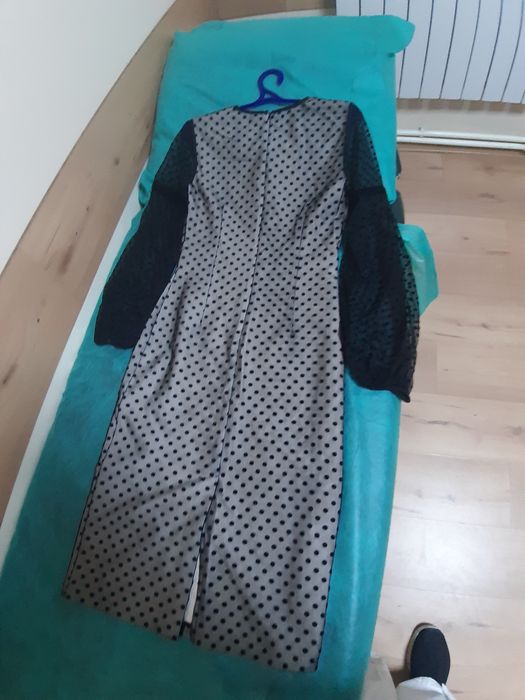 Продается новое платье на S размер.