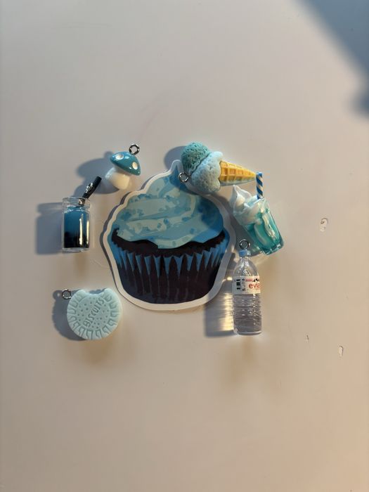 Висулки и стикери