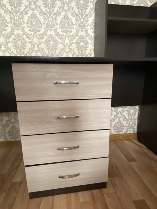 срочно продам стол!