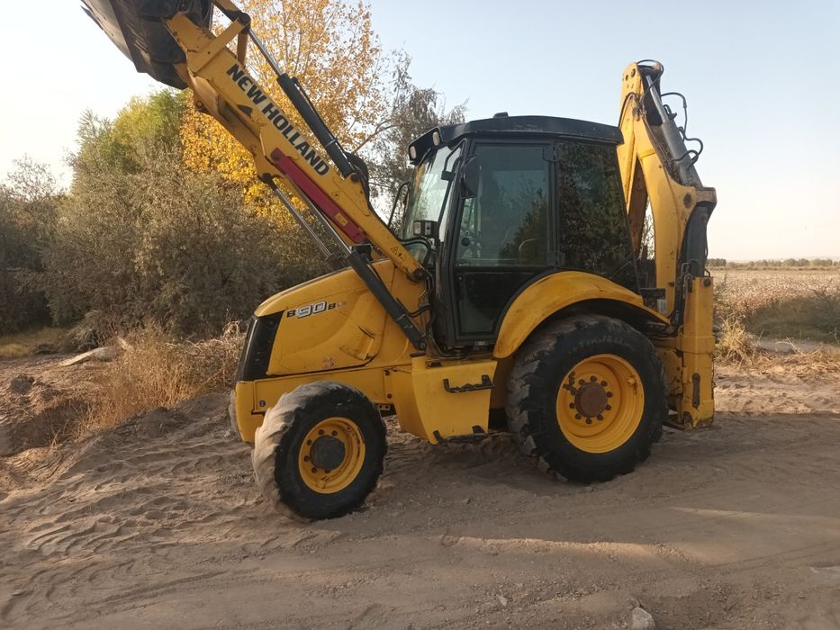 Йили 2011  моточасов 12000 new holland 330 миллон
