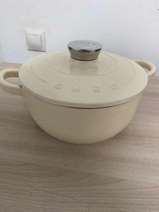 Smeg бежевый чугун казан