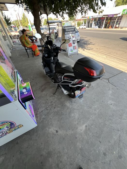 Tiger scooter srochna sotiladi