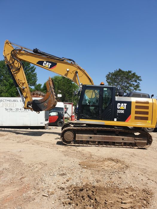 Inchiriere autobasculante 8x4 si excavator pe senile 24T