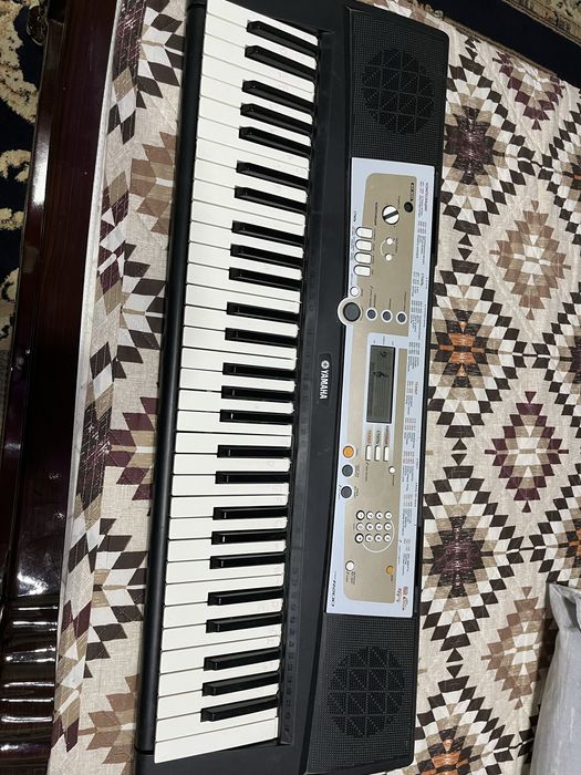 Синтезатор R- 200 сатылады