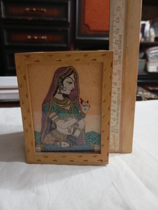 Сувениры, свеча, подставки для карандашей