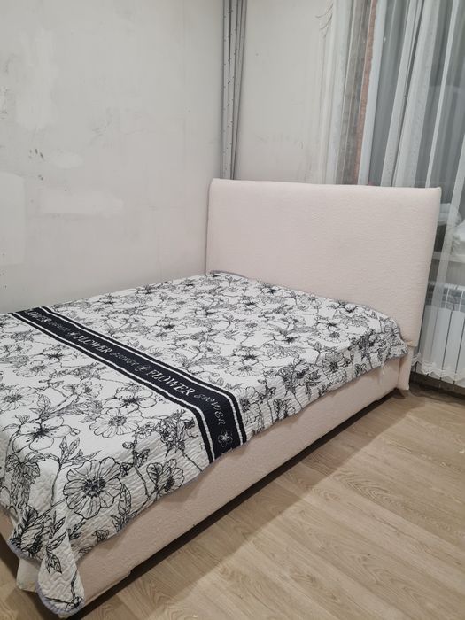 Продам кровать с матрасом