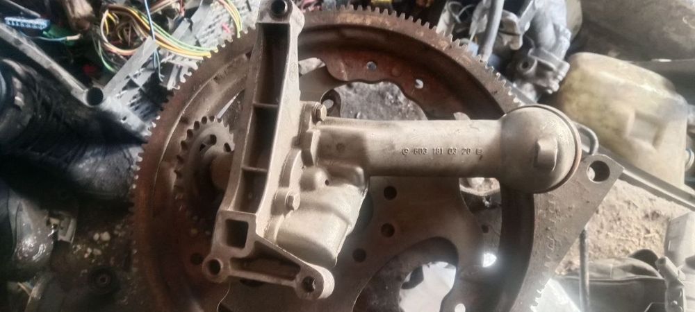 В продаже мотор на Мерседес 124