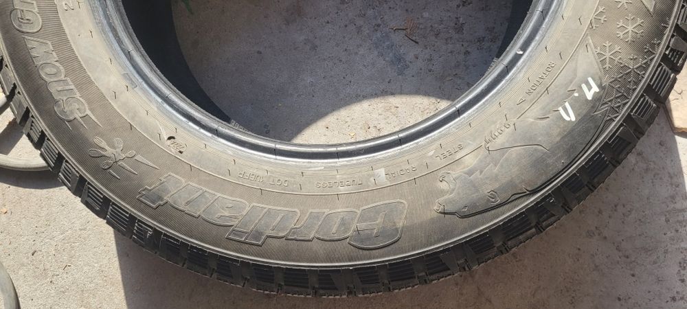 Шины комплект шипы новые