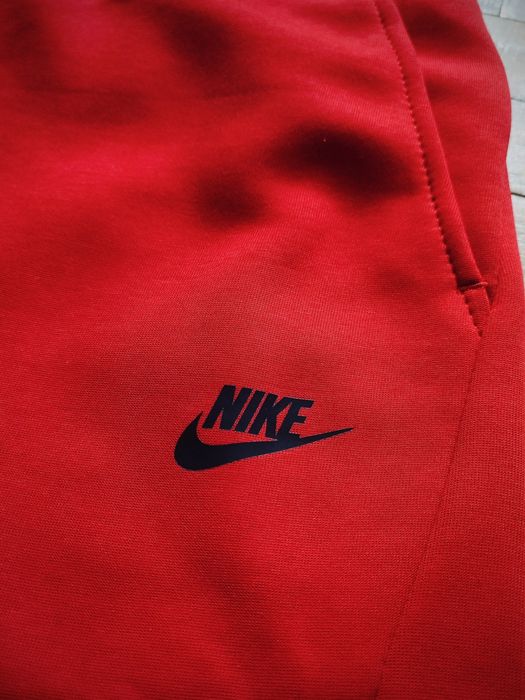 Pantaloni Nike Tech Rosii NOI