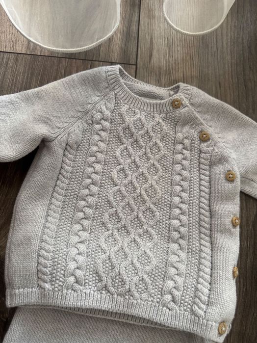 Сет от финно плетиво, панталон и пуловер в светло сив цвят. Р-р 3-6 М.