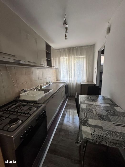 cv 160 Bd.Traian , apartament  3 camere , etaj III