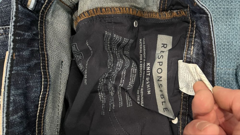 Нов модел дънки Hugo Boss.Налична пълна серия от 31ви до 38ми размер